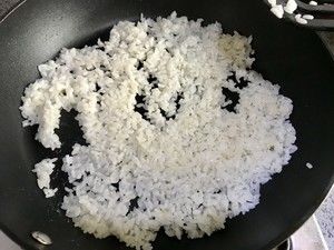 粒粒分明蛋炒饭~少油饭不粘~的做法步骤 第5步