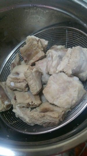 糖醋排骨（超级简单）的做法步骤 第1步