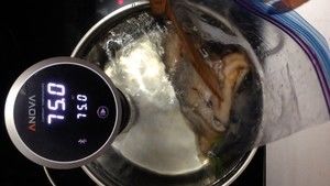 【影片】慢煮口水鸡【老娘的草根饭堂】的做法步骤 第3步