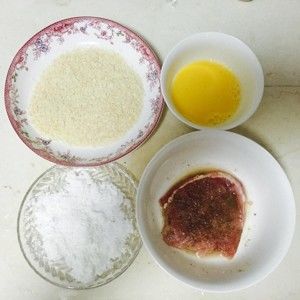 黄金炸猪排的做法步骤 第1步