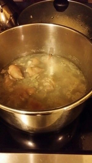 黄花菜、香茹烧猪蹄的做法步骤 第1步