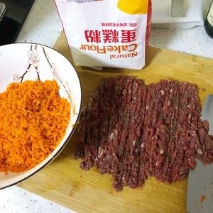 胡萝卜牛肉丸子（宠物狗食物零食）的做法步骤 第2步
