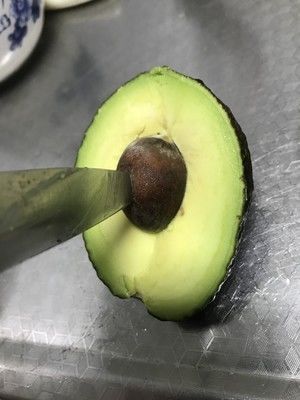 不用洗碗的蜂蜜牛油果的做法步骤 第2步