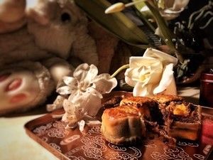 论如何雅致的摧毁一个月饼 · How to destroy a mooncake aesthetically🎑的做法步骤 第1步