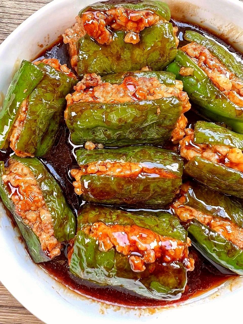 下饭菜“青椒酿肉”，香糯多汁鲜嫩下饭