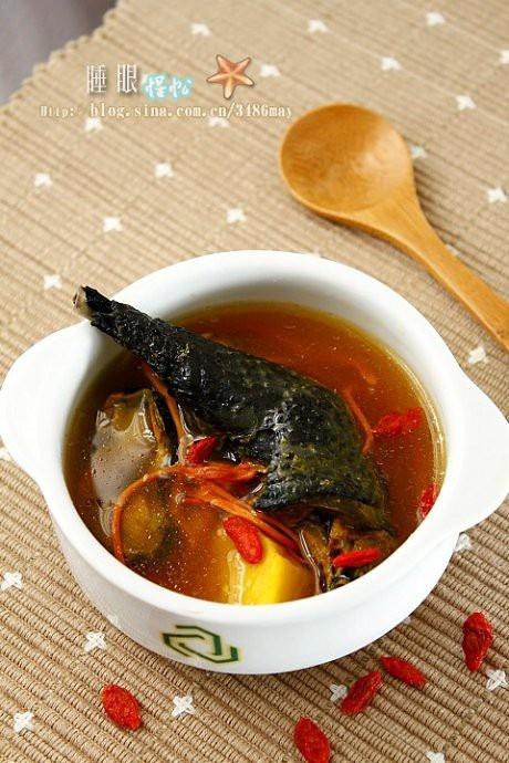 虫草花乌鸡汤的做法