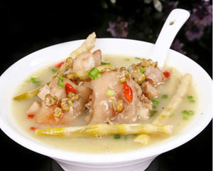 绿豆小笋煲猪脚