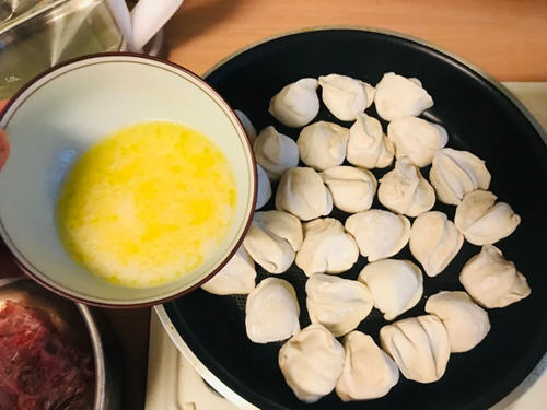 冷冻水饺做冰花煎饺5