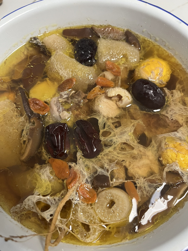 石参竹笙老鸡汤的做法