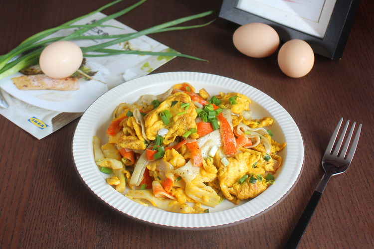 【蟹柳炒蛋】鲜嫩减脂餐的做法