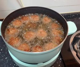 炸肉丸子的做法