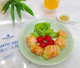 #山姆友约#健康营养美食，牛油果鸡蛋三文鱼沙拉卷的做法