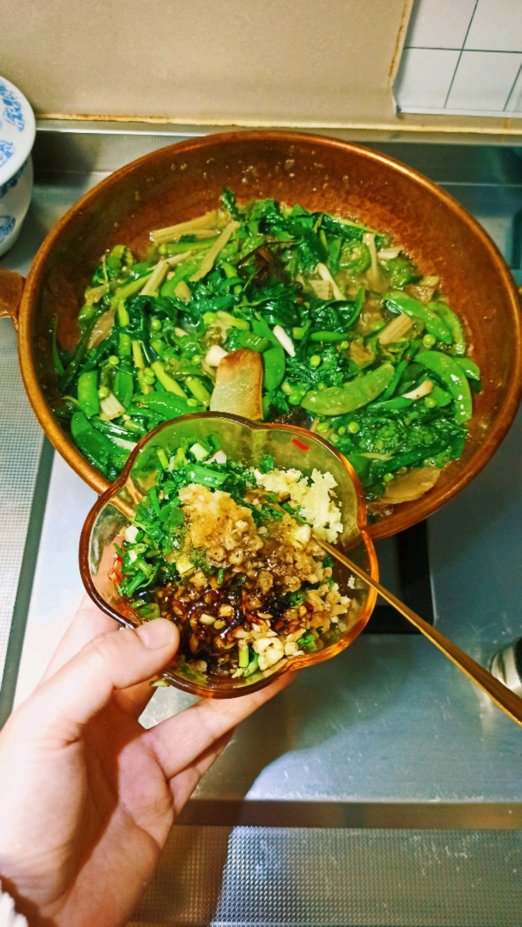 云南菜～铜锅香茅草干巴火腿杂锅菜的做法