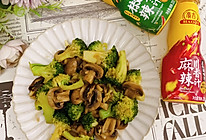 #做川菜用豪吉#广东-椒辣西兰花炒口蘑的做法