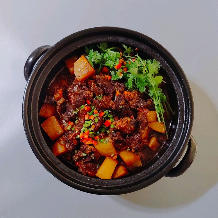 夏日美味——茄汁红烧牛腩土豆的做法