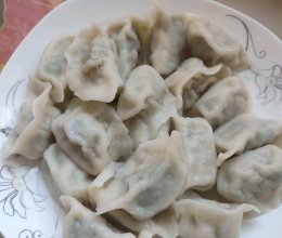 #时令蔬菜最养人#芹菜猪肉水饺的做法