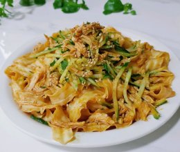 酸辣红油肉拌面的做法