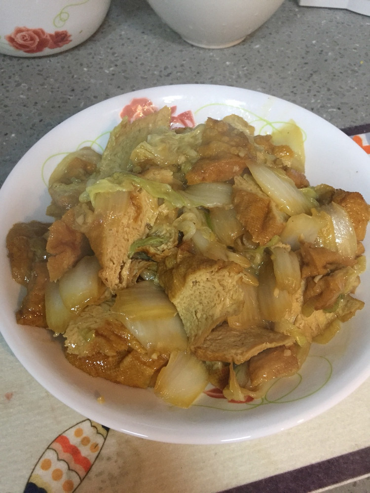 白菜炒油豆腐的做法