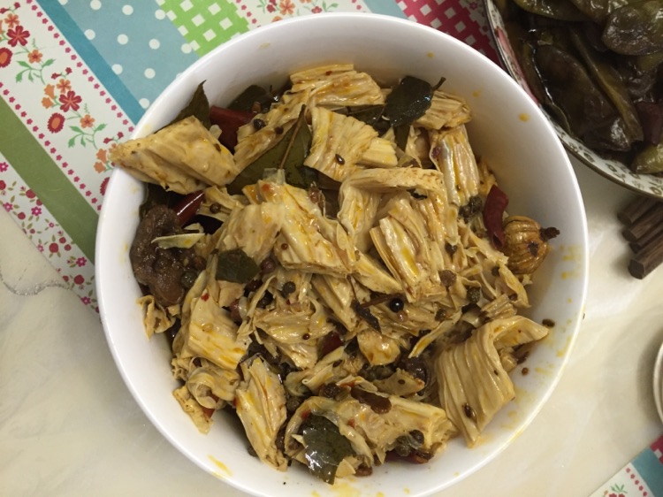 【糖果家的后厨房】麻辣腐竹的做法