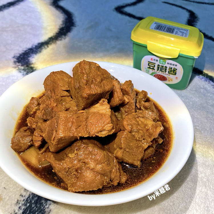 只需三步，无敌简单红烧牛腩的做法