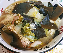 腊肉白菜冻豆腐炖海带的做法
