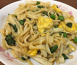 芥蓝鸡蛋炒河粉的做法