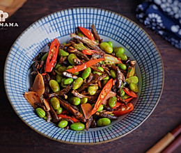 #换着花样吃早餐#毛豆辣炒小鱼干的做法