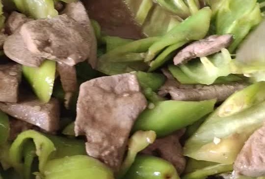 青椒炒猪肝的做法