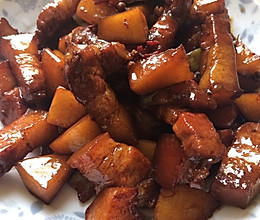 不用油的红烧肉烧土豆的做法