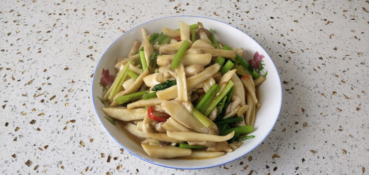 素烧鸡腿菇的做法