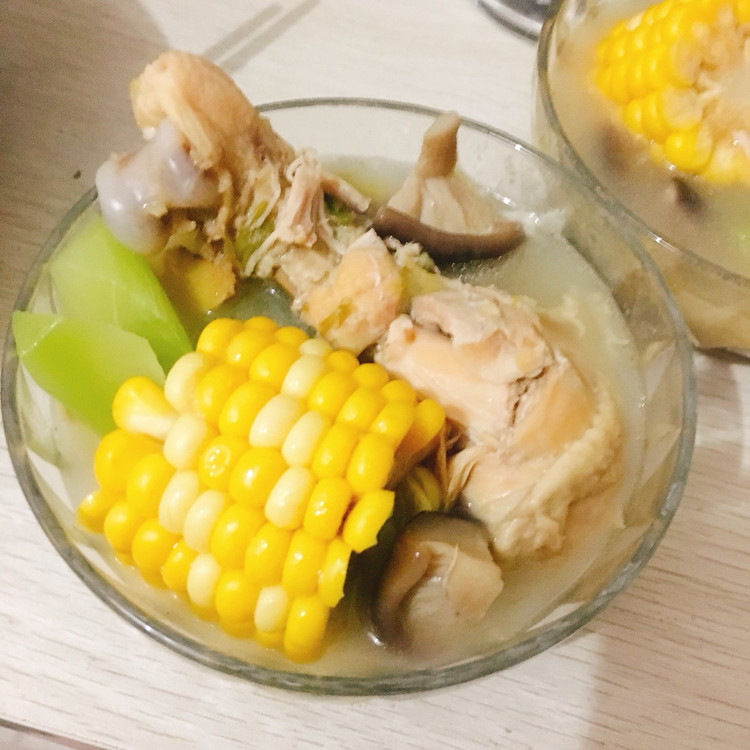 超级鲜少油鸡腿汤的做法