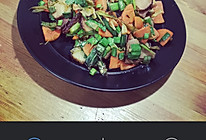红萝卜炒腊肉的做法