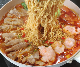 肥牛虾滑面的做法