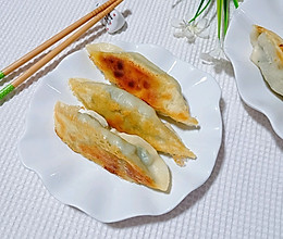 #美味开学季#韭菜鸡蛋虾仁锅贴的做法