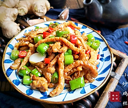 非常下饭的小炒鸡丝，简单快手，鸡肉嫩滑，香辣开胃，百吃不胖的做法
