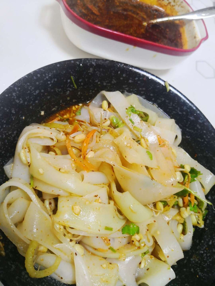 天热，做凉皮吧的做法