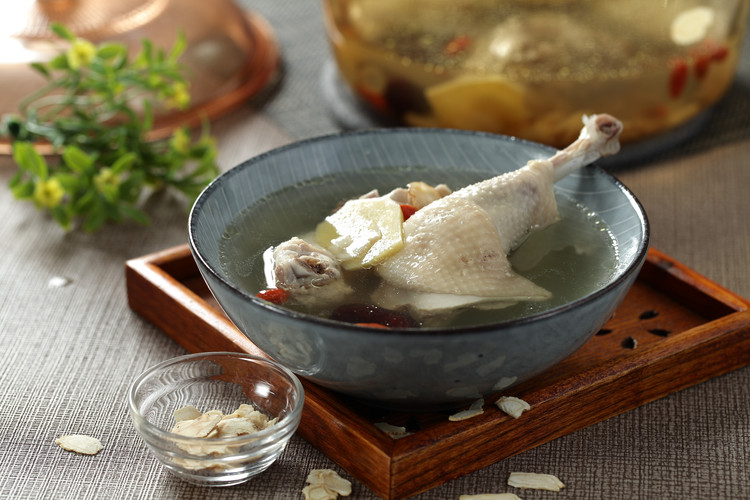 花旗参炖鸡汤的做法