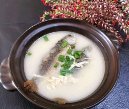 #感恩妈妈 爱与味蕾同行#诱人汤汁•鲫鱼汤的做法