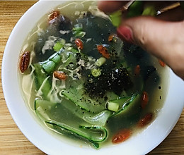 #巨下饭的家常菜# 是黄瓜皮蛋汤不是黄瓜皮蛋汤呀的做法