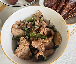 樟树港辣椒炒肉的做法