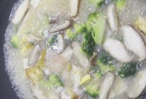 西兰花虾仁掉秤汤的做法