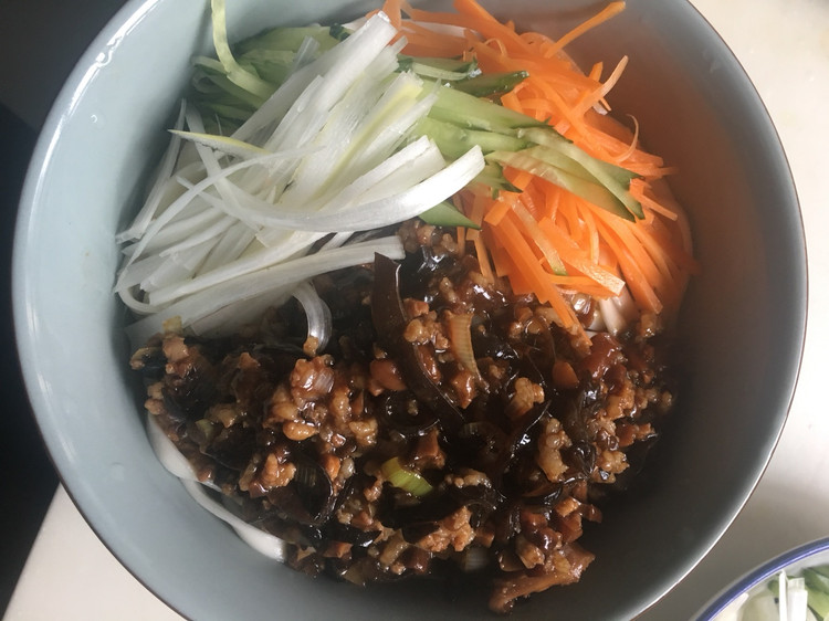 北京杂酱面的做法
