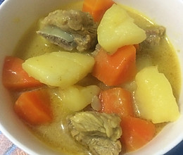 土豆咖喱闷排骨的做法