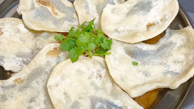 小鱼贴饼的做法