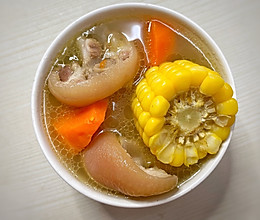 玉米胡萝卜猪蹄汤的做法