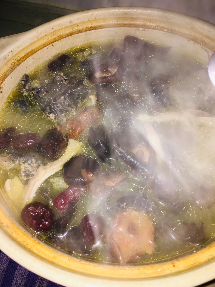 乌骨鸡猪肚汤的做法