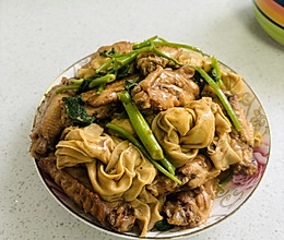 千张结烧翅中的做法