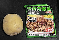 「超简单」酸辣土豆丝炒方便面!的做法