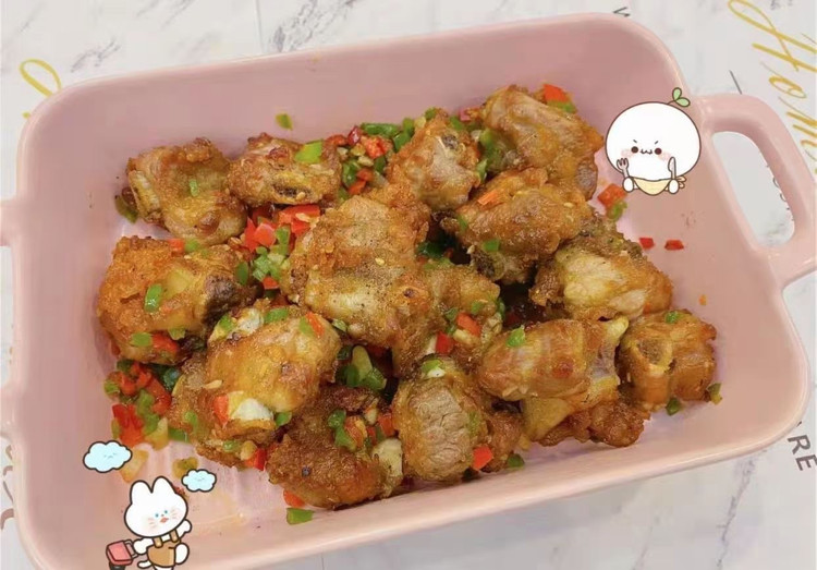好吃到舔手指的椒盐排骨的做法