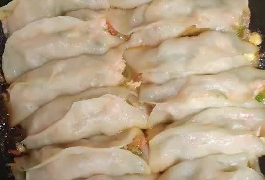 角瓜鸡蛋大虾馅的锅烙的做法